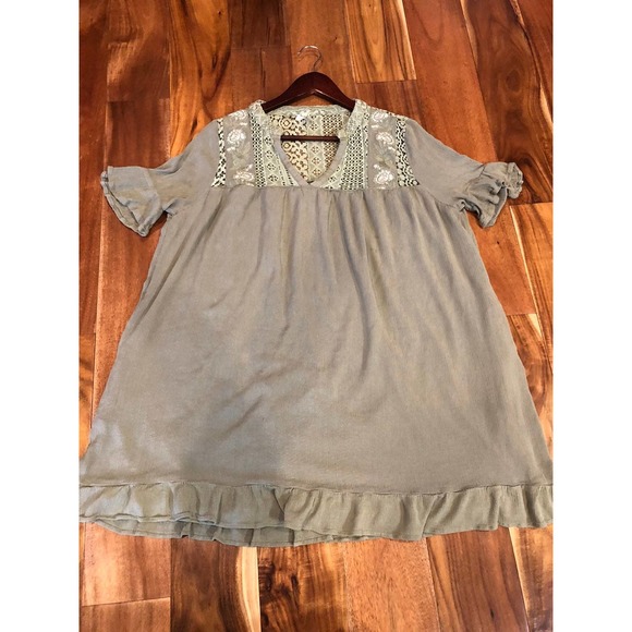 mittoshop Tops - Boutique Small Top - Flowy with Lace - Soft Green